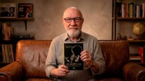 Juarez Fonseca lança livro sobre Gilberto Gil pela Editora Memorabilia.
