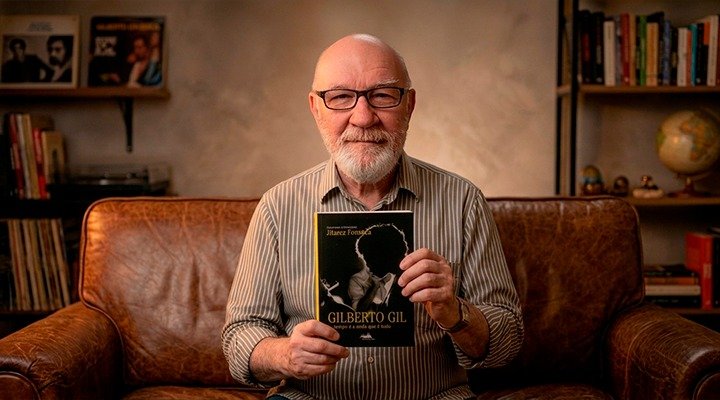 Juarez Fonseca lança livro sobre Gilberto Gil pela Editora Memorabilia.