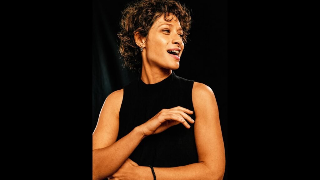 Luisa Arraes caracterizada como Cássia Eller.