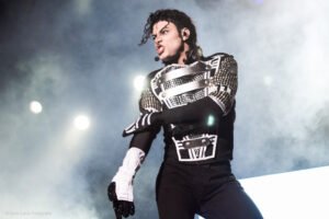 Rodrigo Teaser é o cover brasileiro de Michael Jackson.