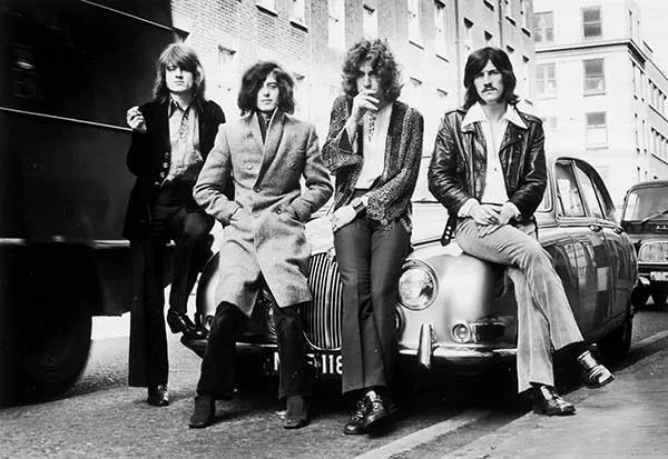 Led Zeppelin foi escolhida como a melhor entre as 50 melhores bandas de todos os tempos.